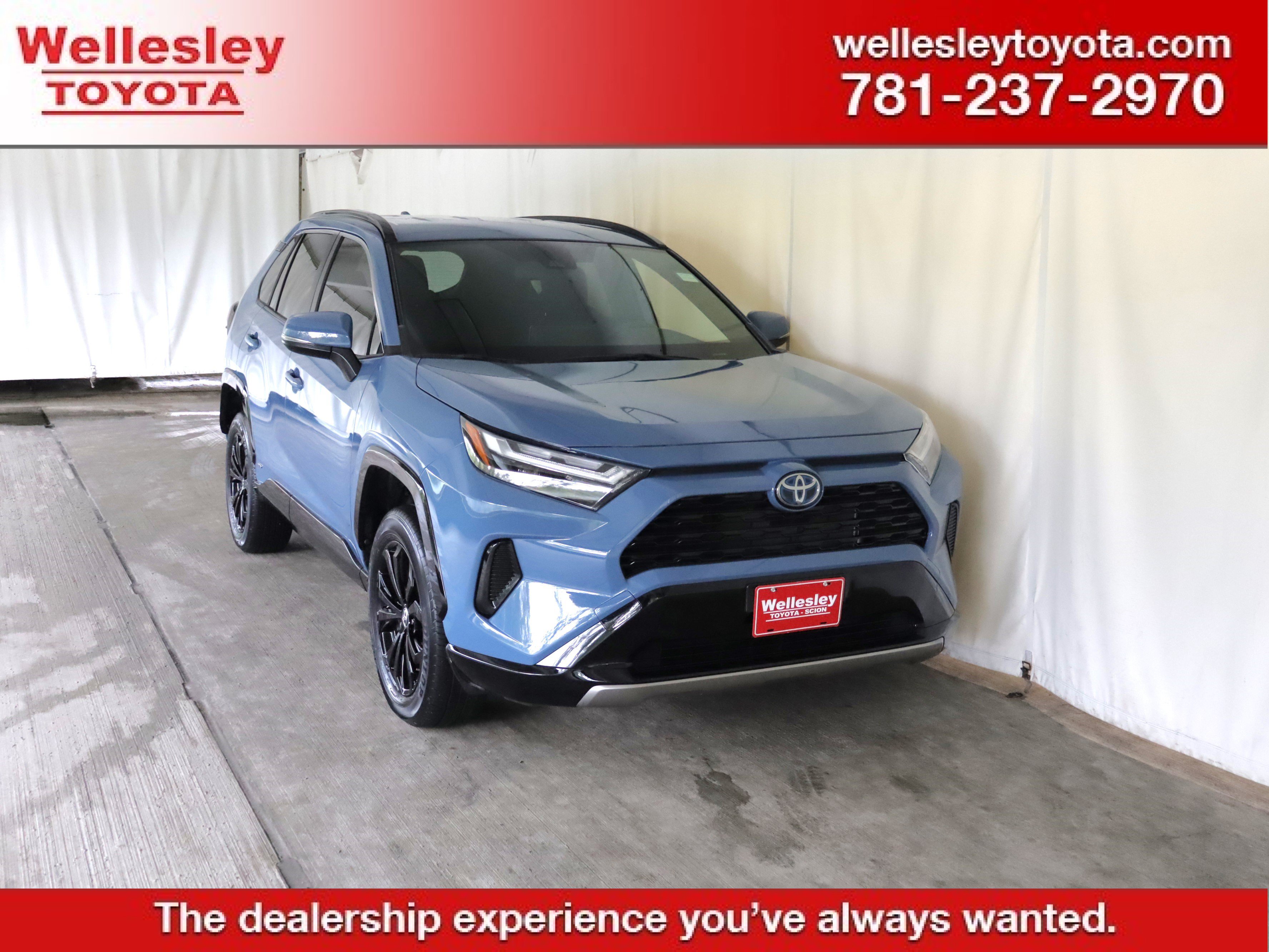 Used 2023 Toyota RAV4 SE AWD/4WD image 1