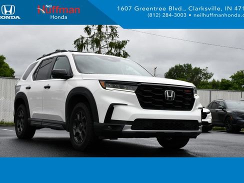 Used 2023 Honda Pilot TrailSport image 1