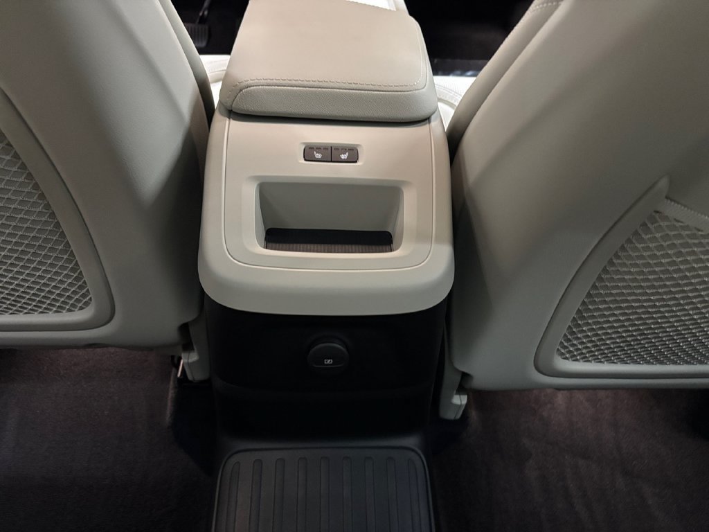 Certified 2026 Volvo XC60 T8 Ultra w/ Protection Package Premier AWD/4WD image 31