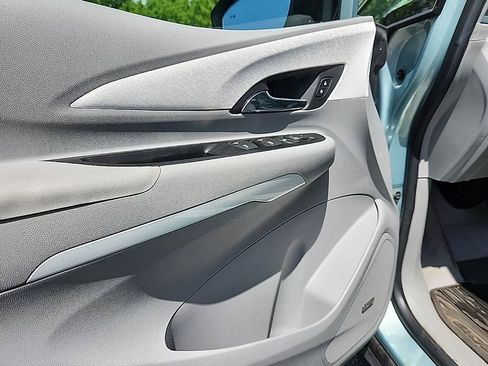 Used 2019 Chevrolet Bolt Premier w/ Infotainment Package image 6