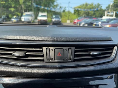 Used 2017 Nissan Rogue SV w/ SV Premium Package FWD image 33
