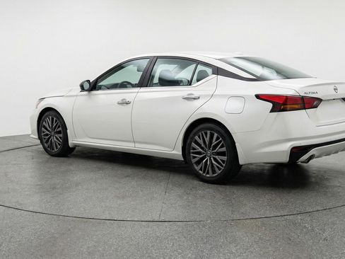 Used 2025 Nissan Altima 2.5 SV image 6
