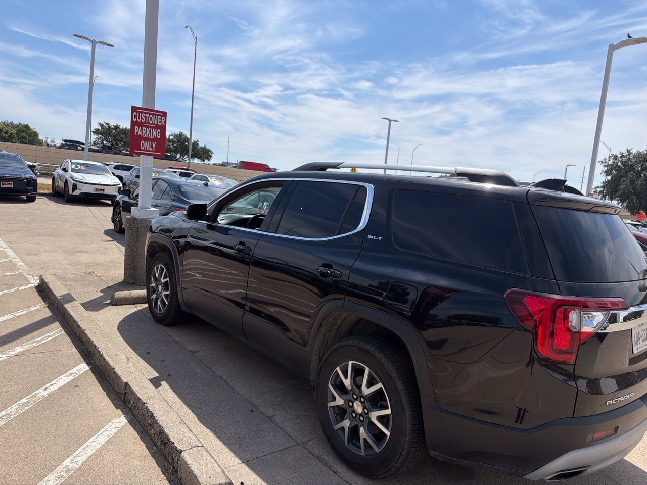 Used 2023 GMC Acadia SLT AWD/4WD image 5