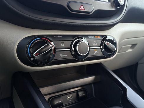 Used 2024 Kia Soul LX image 18