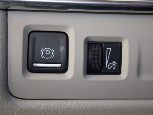 Used 2023 Cadillac XT4 Luxury w/ Cold Weather Package image 35