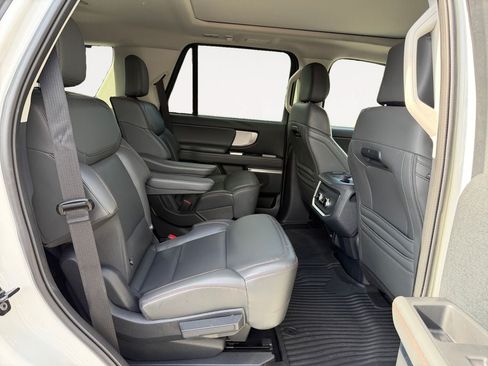 Used 2025 Ford Expedition Active AWD/4WD image 23