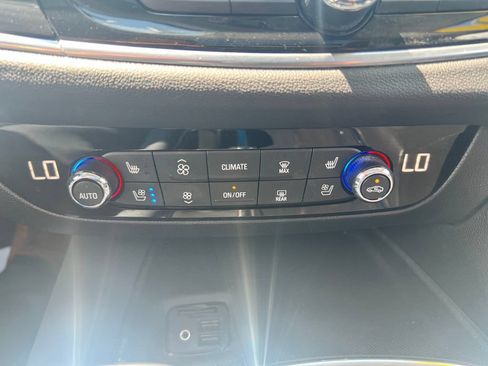 Used 2020 Buick Enclave Premium w/ Sun and Sites Package AWD/4WD image 31