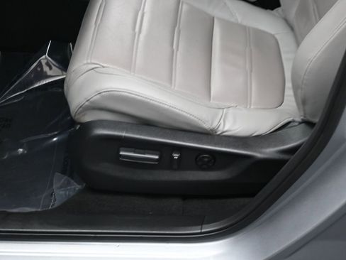 Used 2019 Honda CR-V Touring image 12