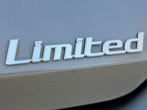 Used 2024 Hyundai Elantra Limited FWD image 8