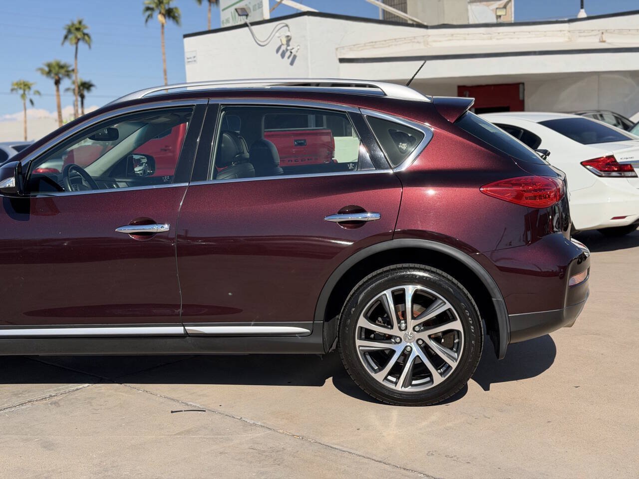 Used 2017 INFINITI QX50 AWD w/ Deluxe Touring Package image 11