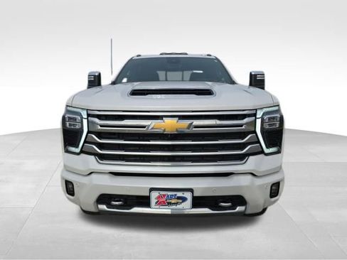 Used 2025 Chevrolet Silverado 2500 High Country w/ High Country Premium Package image 3