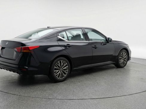 Used 2025 Nissan Altima 2.5 SV image 9