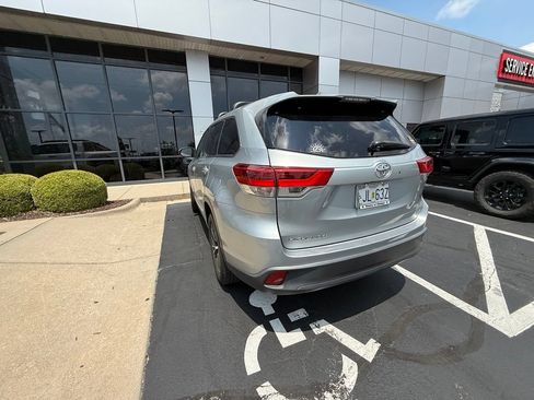 Used 2018 Toyota Highlander Plus FWD image 4