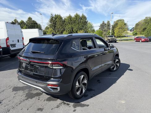 New 2026 Volkswagen Taos SE AWD/4WD image 4