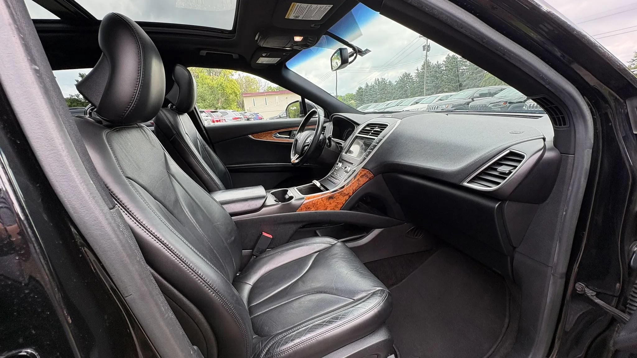 Used 2017 Lincoln MKX Reserve AWD/4WD image 29
