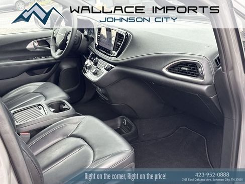 Used 2023 Chrysler Pacifica Touring-L w/ S Appearance Package AWD/4WD image 36