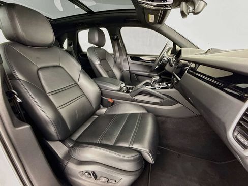 Certified 2023 Porsche Cayenne AWD/4WD image 29