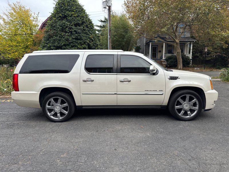 Used 2014 Cadillac Escalade ESV Platinum AWD/4WD image 6