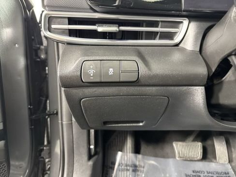 Used 2025 Hyundai Elantra SEL FWD image 14