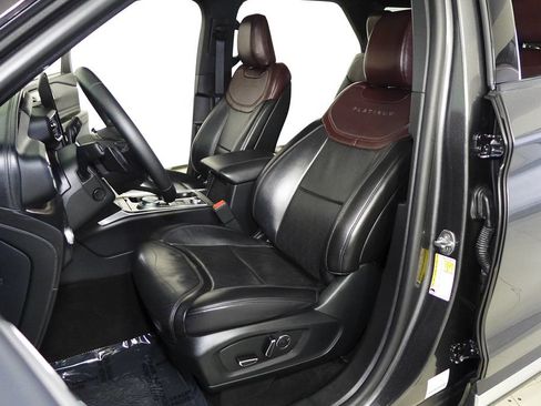 Used 2020 Ford Explorer Platinum w/ Premium Technology Package AWD/4WD image 23