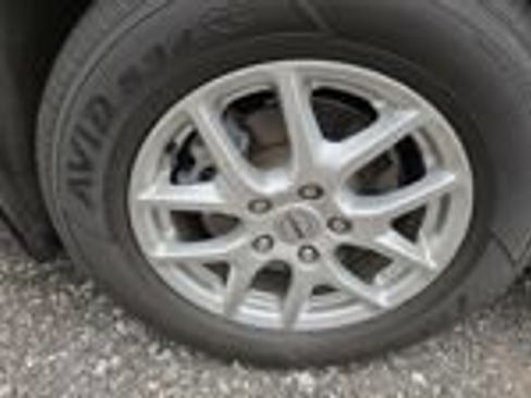 Used 2022 Chrysler Pacifica Touring-L FWD image 7