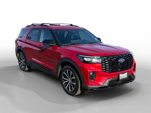 Certified 2025 Ford Explorer ST-Line RWD image 7