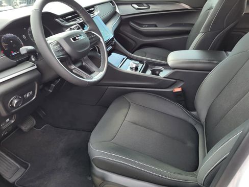 New 2025 Jeep Grand Cherokee L Laredo image 14