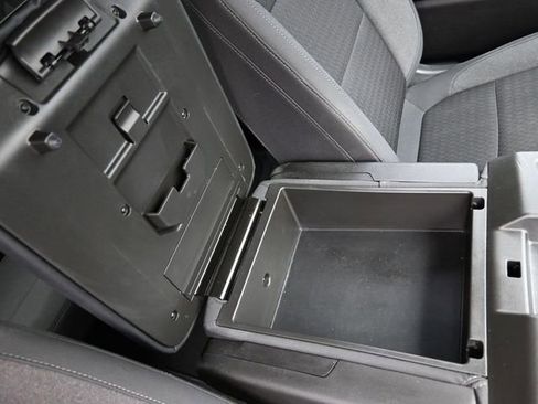 Used 2022 Chevrolet Silverado 1500 LT image 37