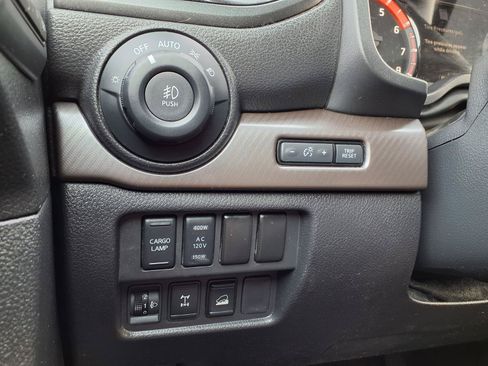 Used 2023 Nissan Titan PRO-4X w/ Pro-4x Convenience Package AWD/4WD image 16