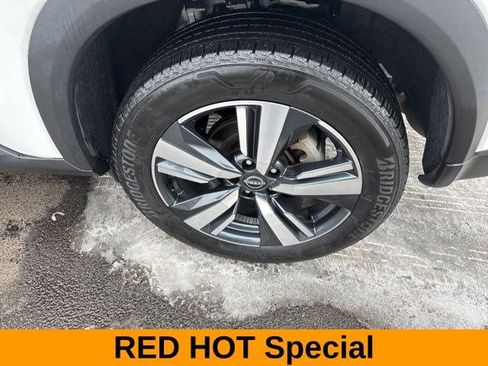 Used 2024 Nissan Rogue SL AWD/4WD image 44