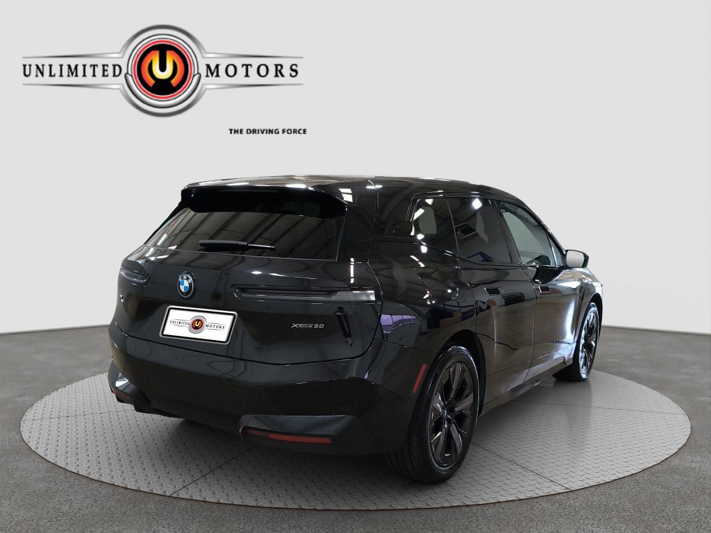 Used 2024 BMW iX xDrive50 w/ Premium Package AWD/4WD image 3