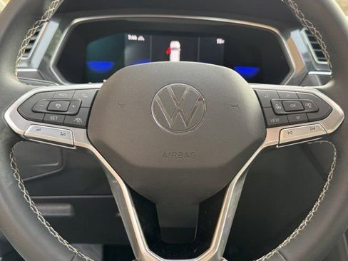 Used 2022 Volkswagen Tiguan SE AWD/4WD image 21