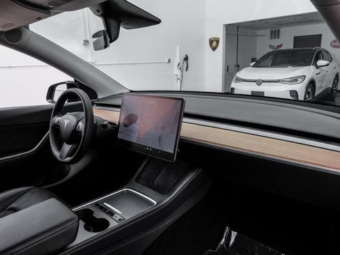 Used 2021 Tesla Model Y Long Range AWD/4WD image 13