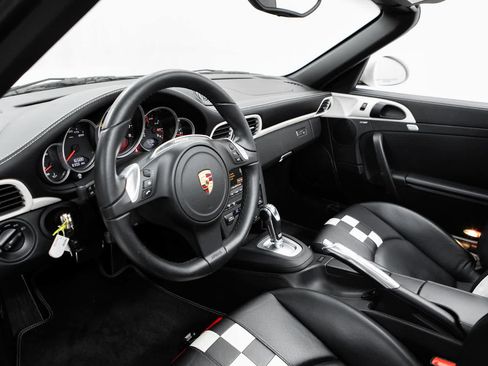 Used 2011 Porsche 911 Cabriolet RWD image 4