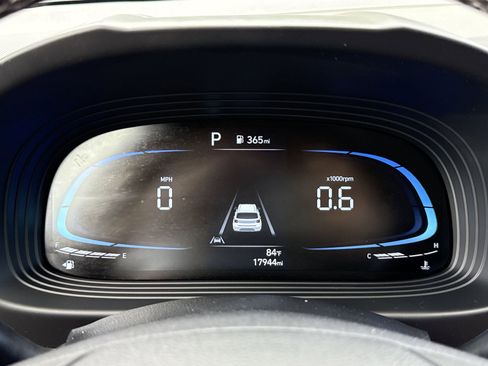 Used 2025 Hyundai Venue SEL FWD image 19