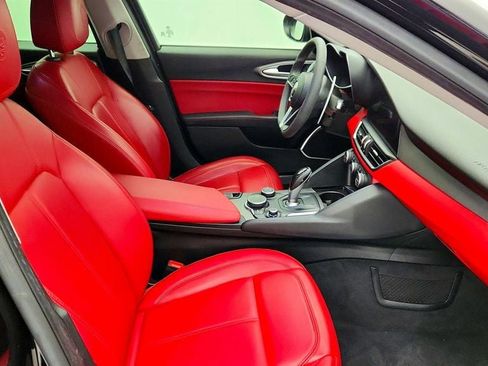 Used 2018 Alfa Romeo Giulia image 22