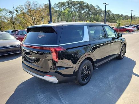 New 2026 Kia Carnival FWD image 2