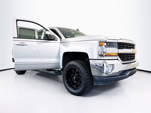 Used 2018 Chevrolet Silverado 1500 LT w/ All Star Edition RWD image 20