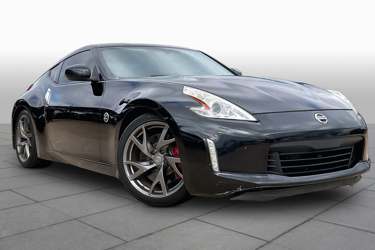 Used 2017 Nissan 370Z Coupe RWD image 3