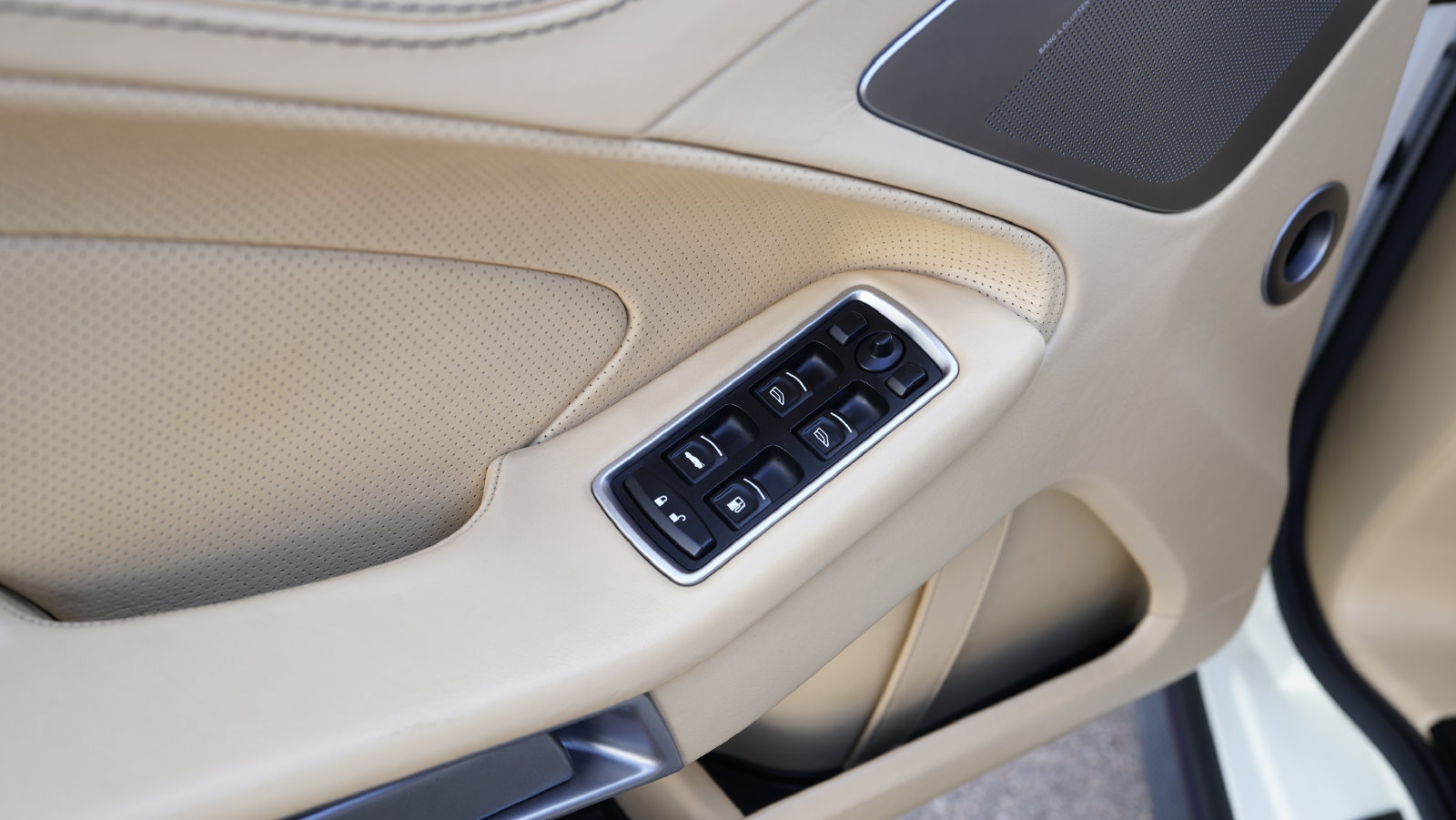 Used 2015 Aston Martin Vanquish Coupe RWD image 31
