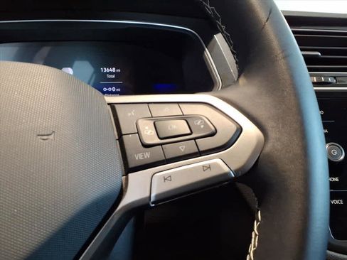 Used 2024 Volkswagen Tiguan SE w/ Panoramic Sunroof Package image 16