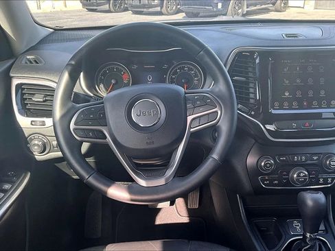 Used 2019 Jeep Cherokee Limited image 5