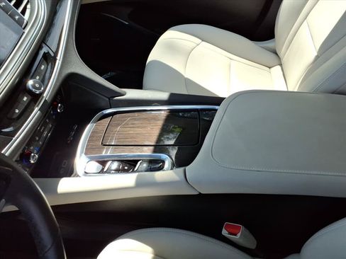 Used 2024 Buick Enclave Premium AWD/4WD image 14