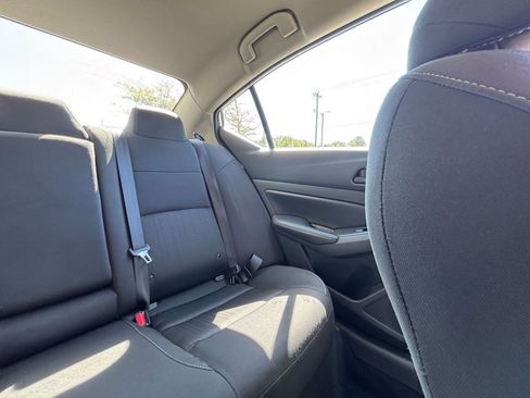 Used 2025 Nissan Altima 2.5 SV FWD image 38