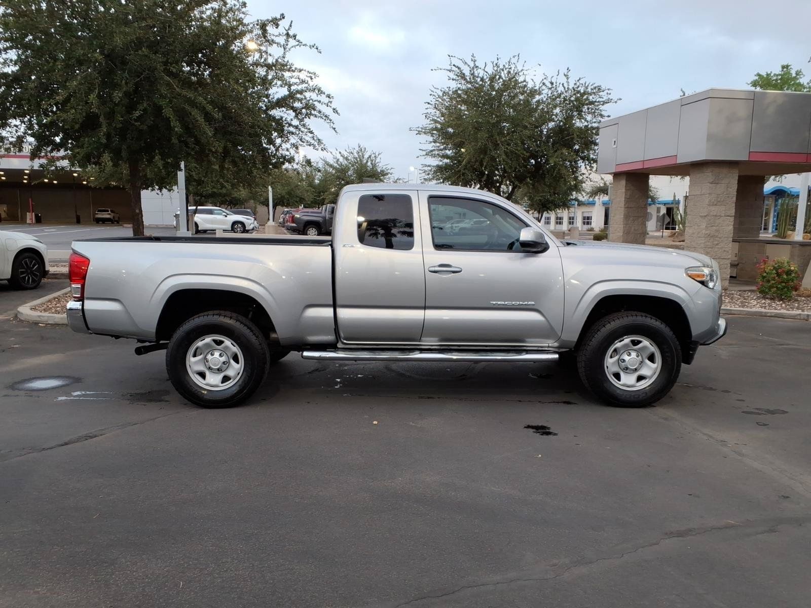 Used 2016 Toyota Tacoma SR5 w/ Towing Package RWD image 3