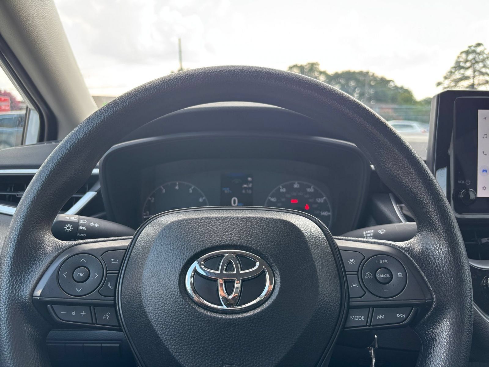 Used 2025 Toyota Corolla LE FWD image 31