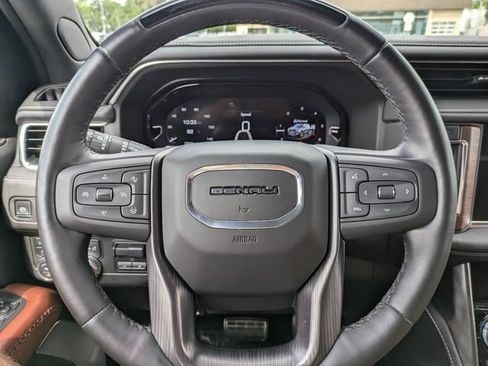 Used 2023 GMC Yukon XL Denali Ultimate AWD/4WD image 32