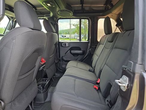 Used 2018 Jeep Wrangler Unlimited Sport S AWD/4WD image 20