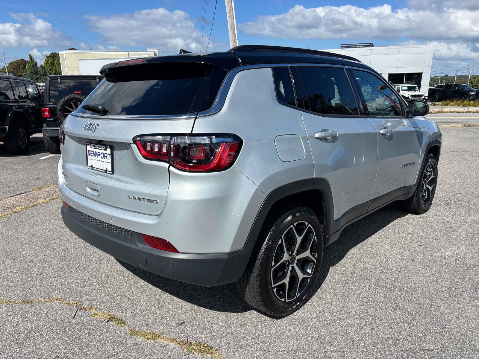 Certified 2025 Jeep Compass Limited AWD/4WD image 3