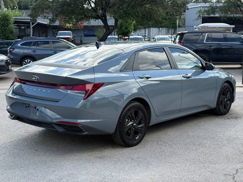 Used 2021 Hyundai Elantra SEL w/ Convenience Package FWD image 4